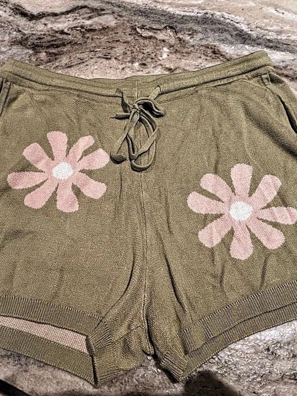 Ekouaer Knit Lounge Daisy Shorts in Green & Pink